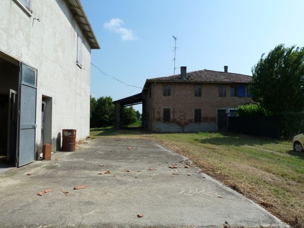 locale di sgombero in vendita a San Giovanni in Persiceto
