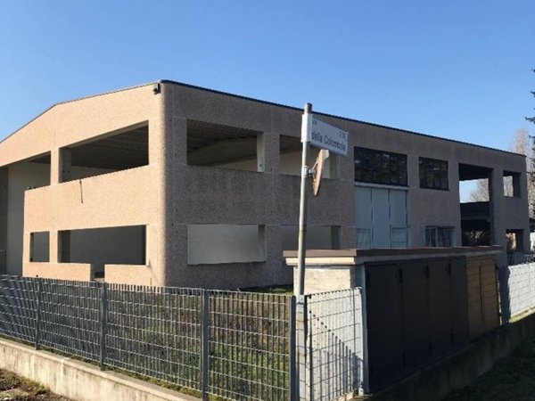 locale commerciale in vendita a San Giovanni in Persiceto in zona Budrie