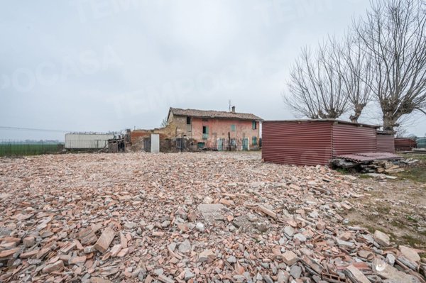 esavano in vendita a San Giovanni in Persiceto in zona Decima