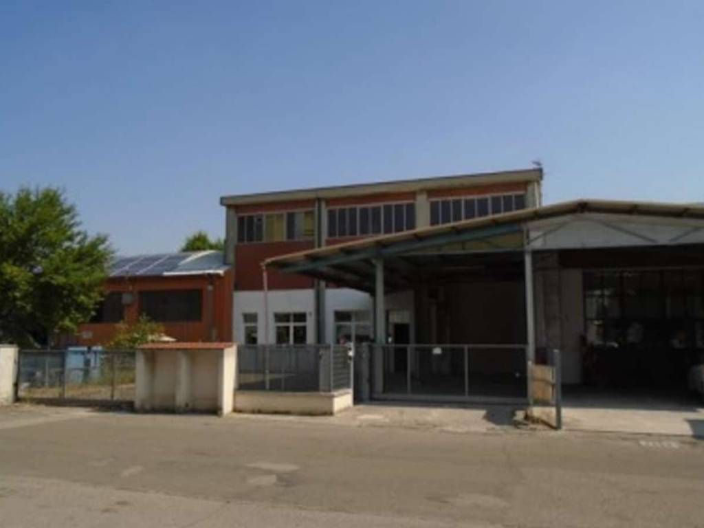 locale commerciale in vendita a San Giovanni in Persiceto