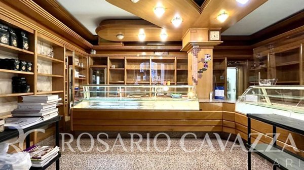 negozio in vendita a San Giovanni in Persiceto