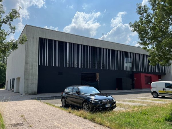 locale commerciale in vendita a San Giovanni in Persiceto