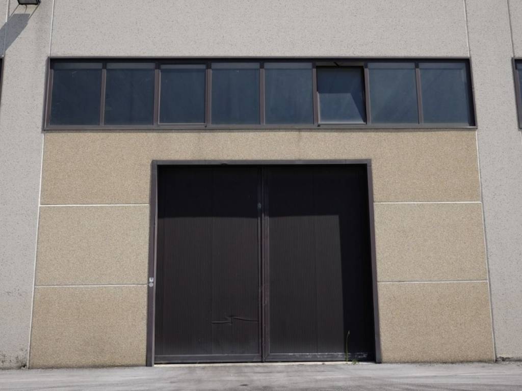 locale commerciale in vendita a San Giovanni in Persiceto in zona Budrie