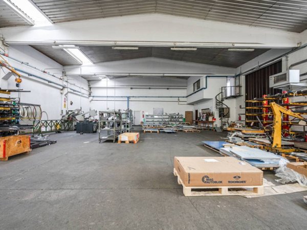 locale commerciale in vendita a San Giovanni in Persiceto in zona Decima