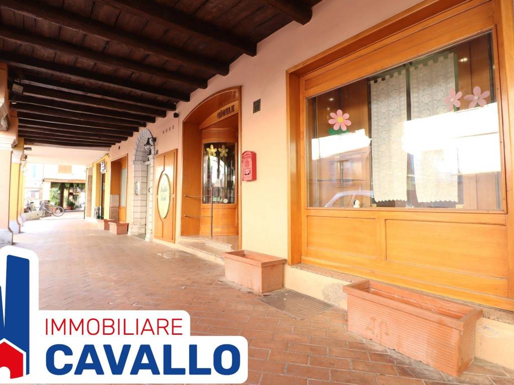 negozio in vendita a San Giovanni in Persiceto