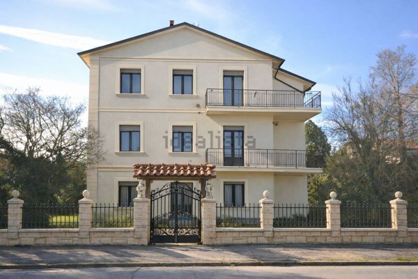 esavano in vendita a San Giovanni in Persiceto in zona Decima