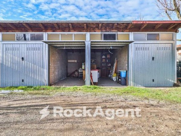 negozio in vendita a San Giovanni in Persiceto in zona Budrie