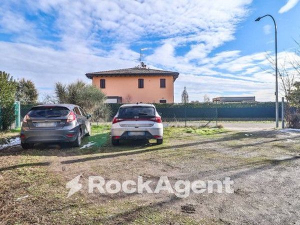 negozio in vendita a San Giovanni in Persiceto in zona Budrie