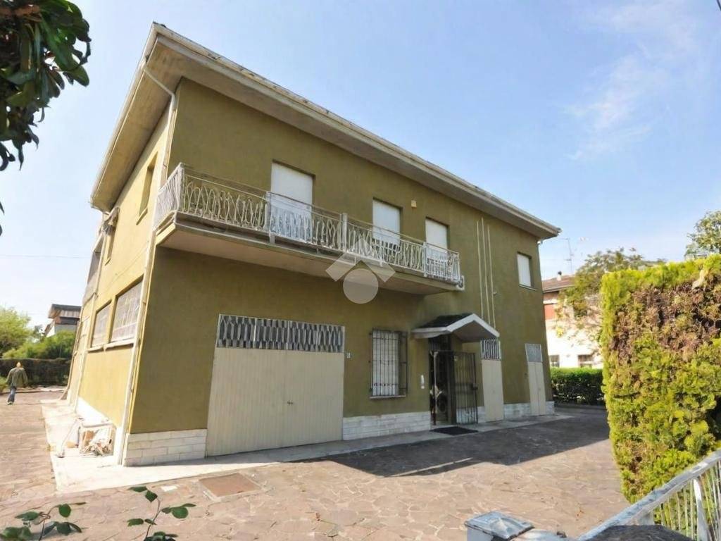 locale commerciale in vendita a San Giovanni in Persiceto