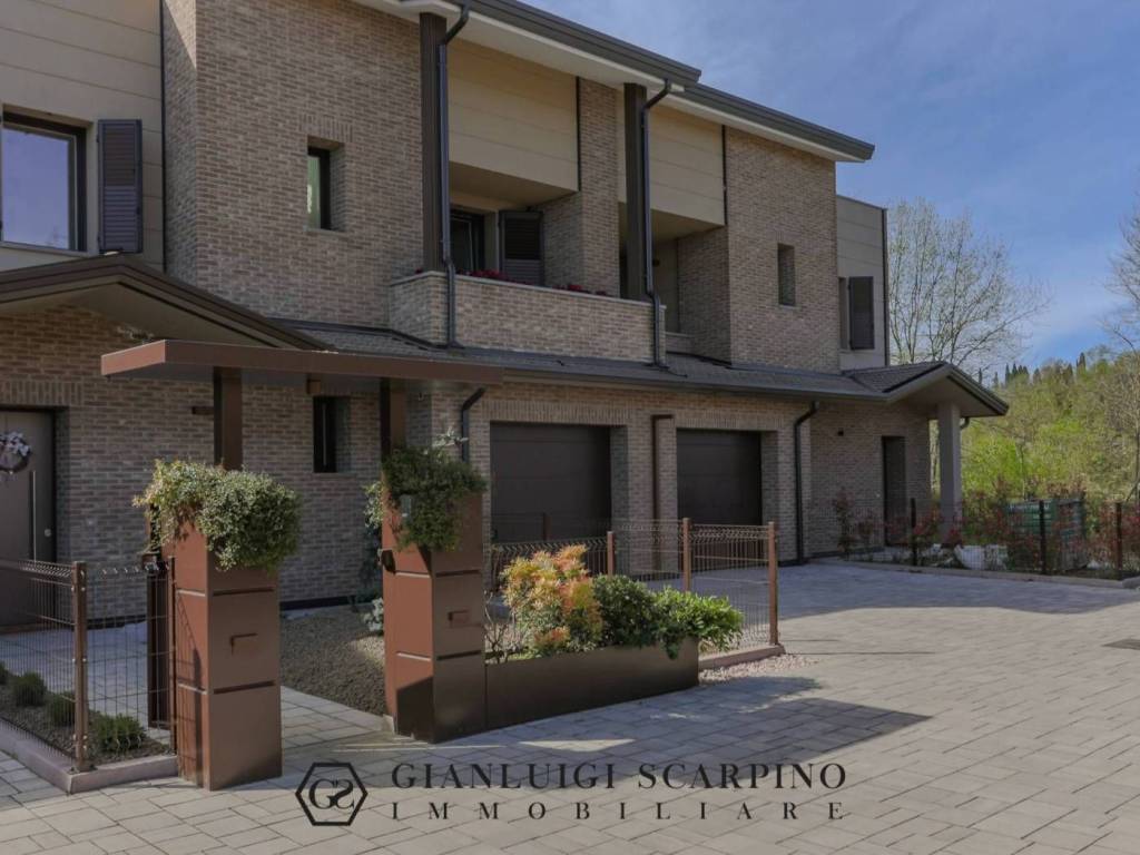 casa indipendente a San Lazzaro di Savena in zona Martiri di Pizzocalvo