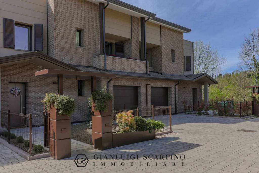 casa indipendente a San Lazzaro di Savena in zona Martiri di Pizzocalvo