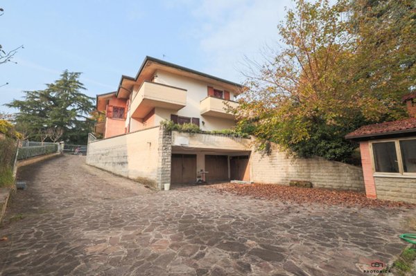 casa indipendente a San Lazzaro di Savena in zona Martiri di Pizzocalvo
