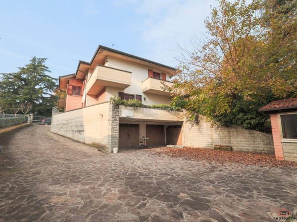 casa indipendente a San Lazzaro di Savena in zona Martiri di Pizzocalvo