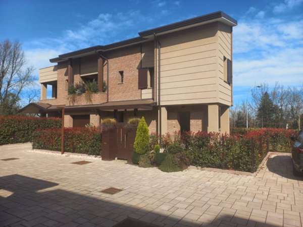casa indipendente a San Lazzaro di Savena in zona Martiri di Pizzocalvo
