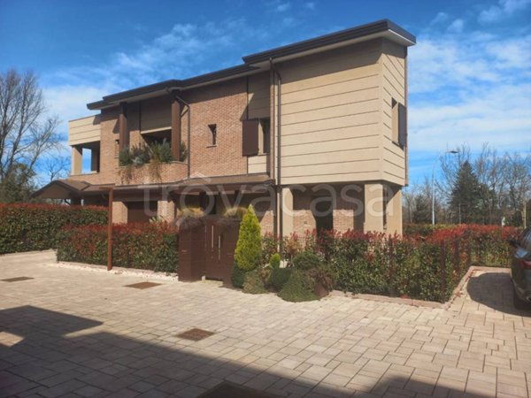 casa indipendente a San Lazzaro di Savena in zona Martiri di Pizzocalvo