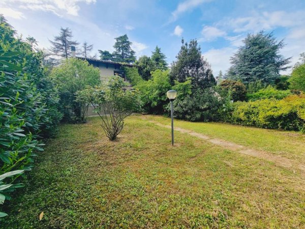casa indipendente a San Lazzaro di Savena in zona Martiri di Pizzocalvo