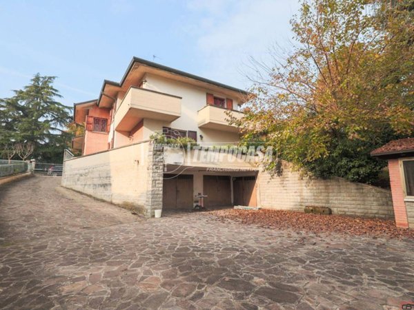 casa indipendente a San Lazzaro di Savena in zona Martiri di Pizzocalvo