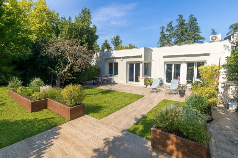 casa indipendente a San Lazzaro di Savena in zona Martiri di Pizzocalvo