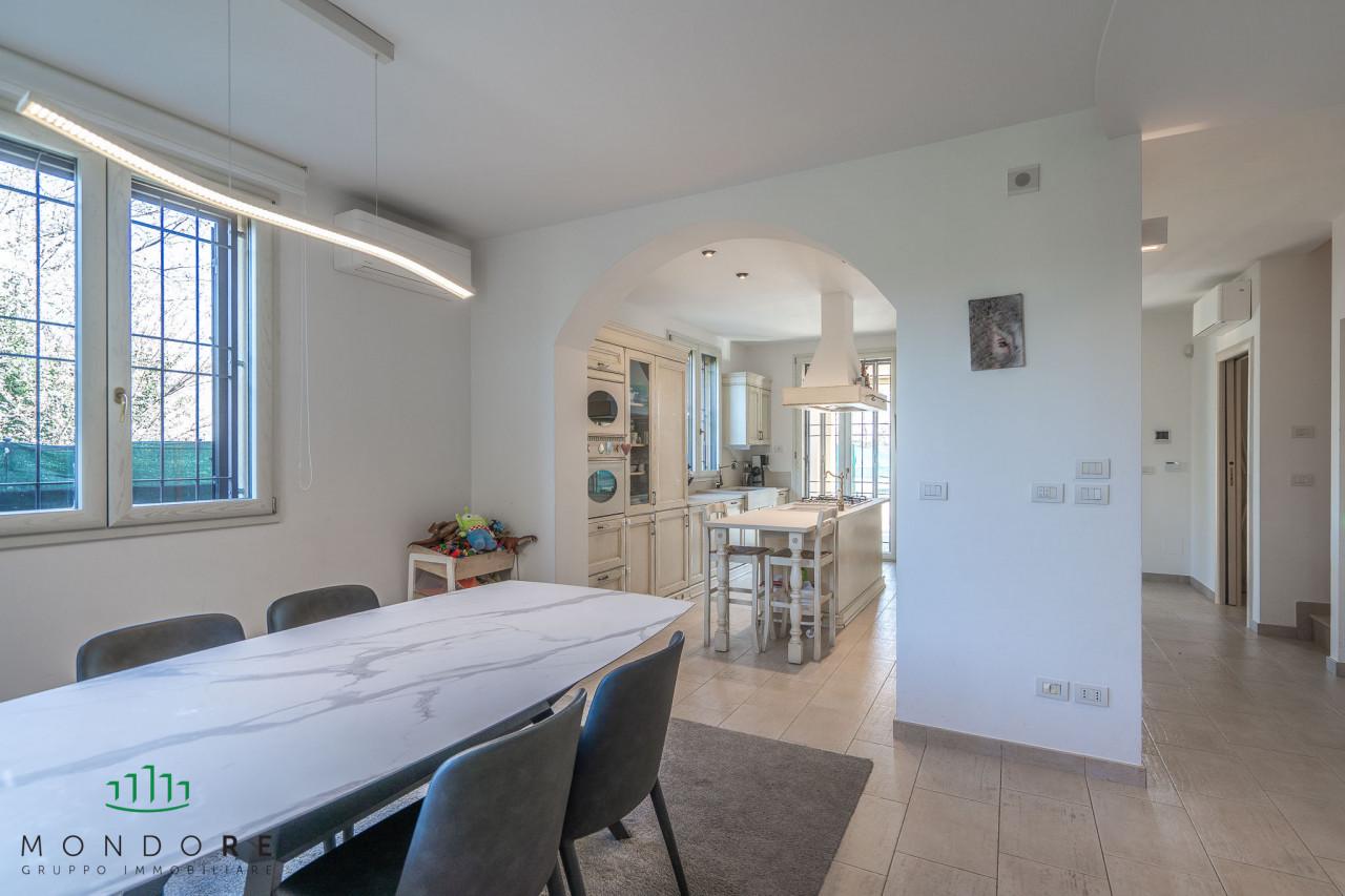 casa indipendente a San Lazzaro di Savena in zona Martiri di Pizzocalvo