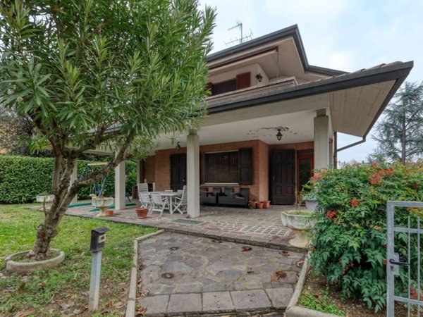 casa indipendente a San Lazzaro di Savena in zona Martiri di Pizzocalvo