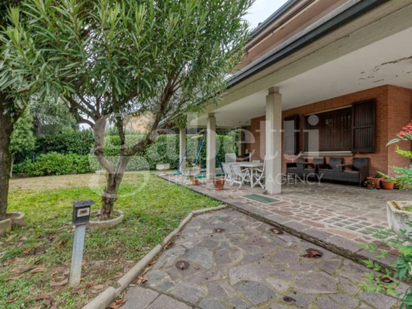 casa indipendente a San Lazzaro di Savena in zona Martiri di Pizzocalvo