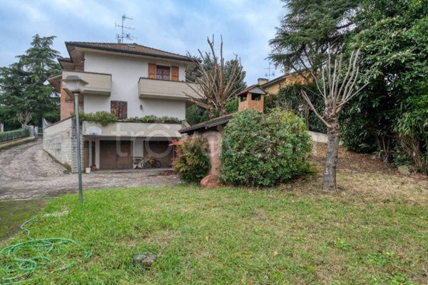 casa indipendente a San Lazzaro di Savena in zona Martiri di Pizzocalvo