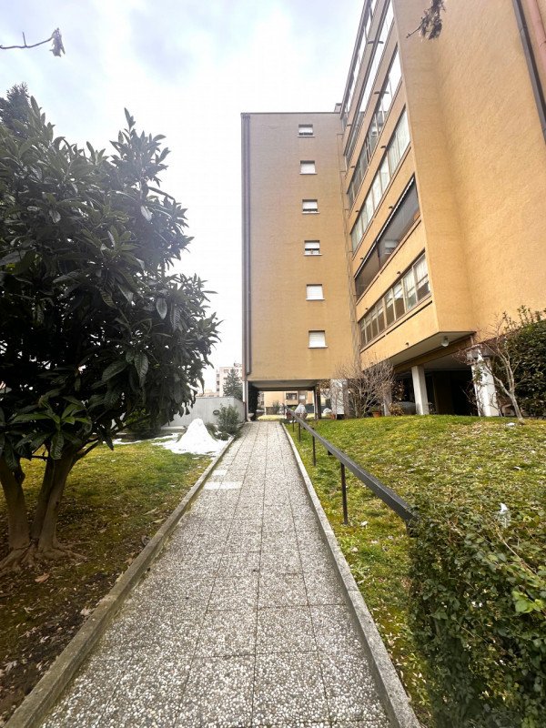 locale di sgombero in vendita a San Lazzaro di Savena
