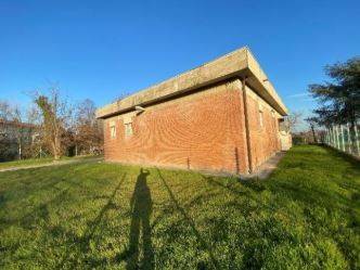 locale commerciale in vendita a San Lazzaro di Savena in zona Pulce