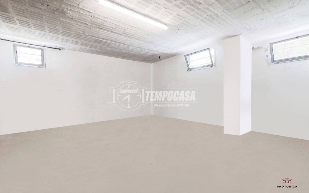 locale di sgombero in vendita a San Lazzaro di Savena