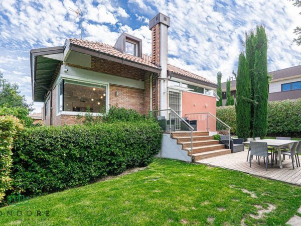 casa indipendente a San Lazzaro di Savena in zona Martiri di Pizzocalvo