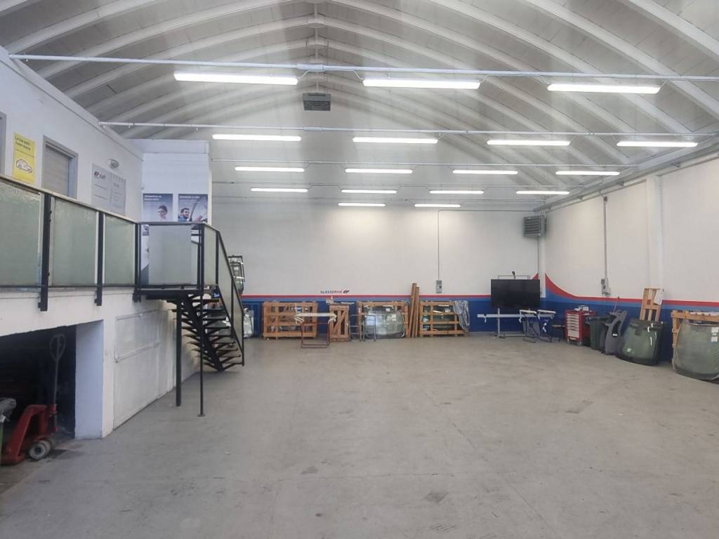locale commerciale in vendita a San Lazzaro di Savena