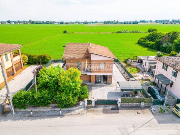 casa indipendente in vendita a San Pietro in Casale in zona Maccaretolo