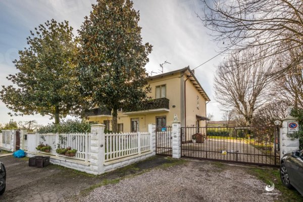 casa indipendente in vendita a San Pietro in Casale in zona Massumatico