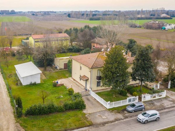 casa indipendente in vendita a San Pietro in Casale in zona Massumatico