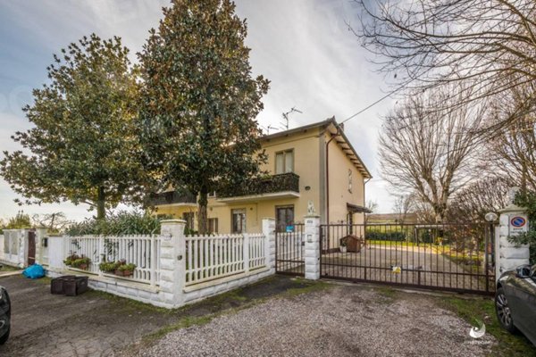 casa indipendente in vendita a San Pietro in Casale in zona Massumatico