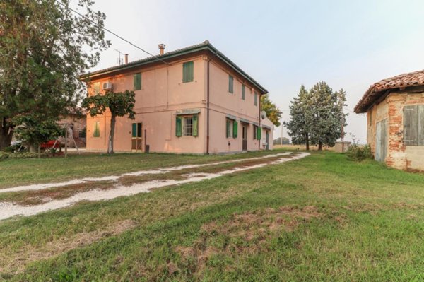 casa indipendente in vendita a San Pietro in Casale in zona Maccaretolo