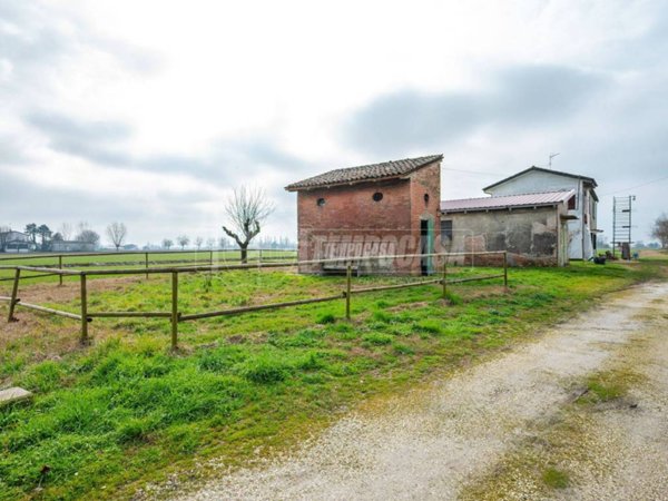 casa indipendente in vendita a San Pietro in Casale in zona Massumatico