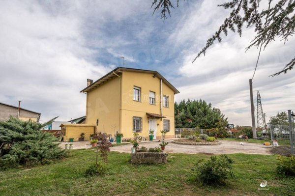 casa indipendente in vendita a San Pietro in Casale in zona San Benedetto