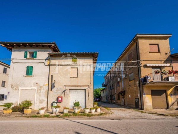 casa indipendente in vendita a San Pietro in Casale in zona Poggetto