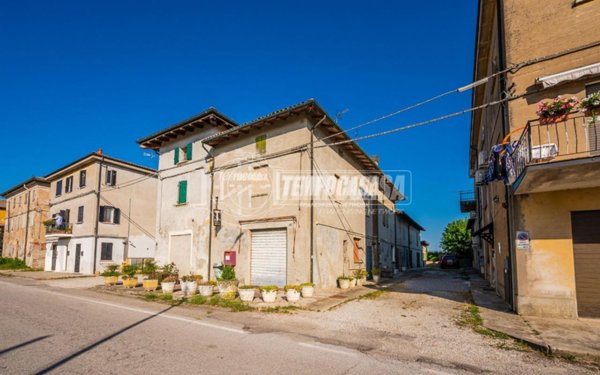 casa indipendente in vendita a San Pietro in Casale in zona Poggetto