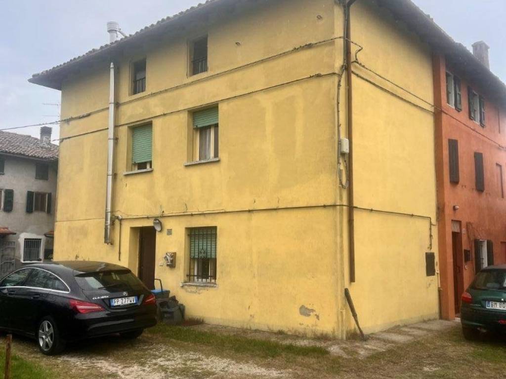 casa indipendente in vendita a San Pietro in Casale in zona Massumatico