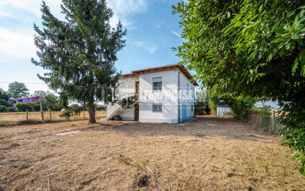 casa indipendente in vendita a San Pietro in Casale in zona Asia