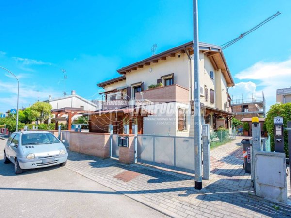 casa indipendente in vendita a San Pietro in Casale