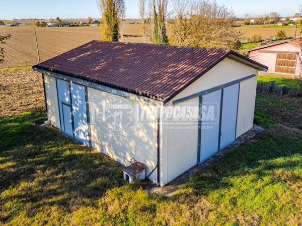 casa indipendente in vendita a San Pietro in Casale in zona Poggetto