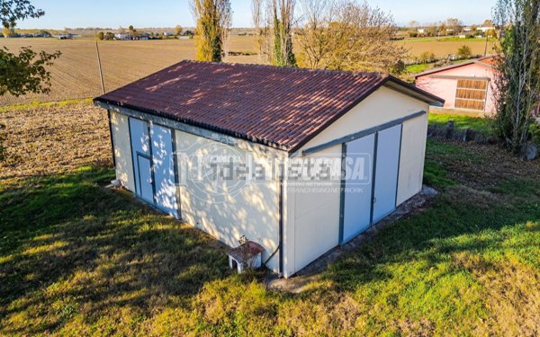 casa indipendente in vendita a San Pietro in Casale in zona Poggetto