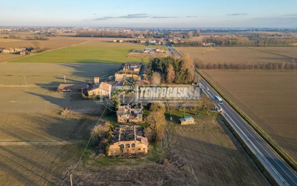 locale di sgombero in vendita a San Pietro in Casale in zona San Benedetto