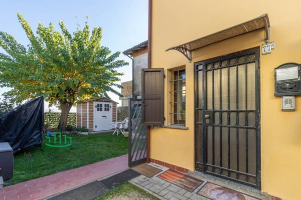 casa indipendente in vendita a San Pietro in Casale in zona Poggetto