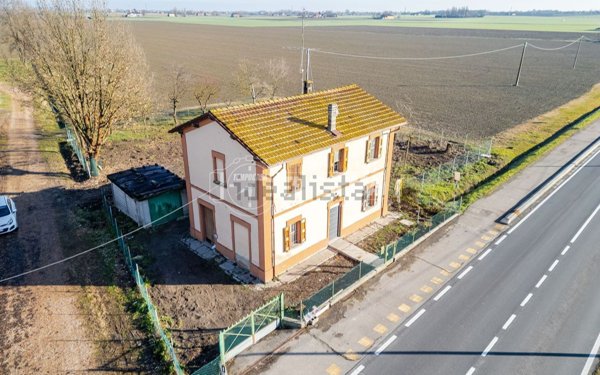 casa indipendente in vendita a San Pietro in Casale in zona San Benedetto