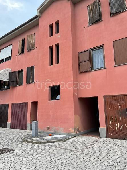 appartamento in vendita a San Pietro in Casale in zona Maccaretolo