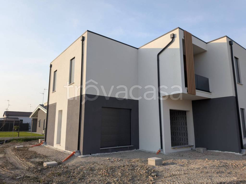 casa indipendente in vendita a San Pietro in Casale